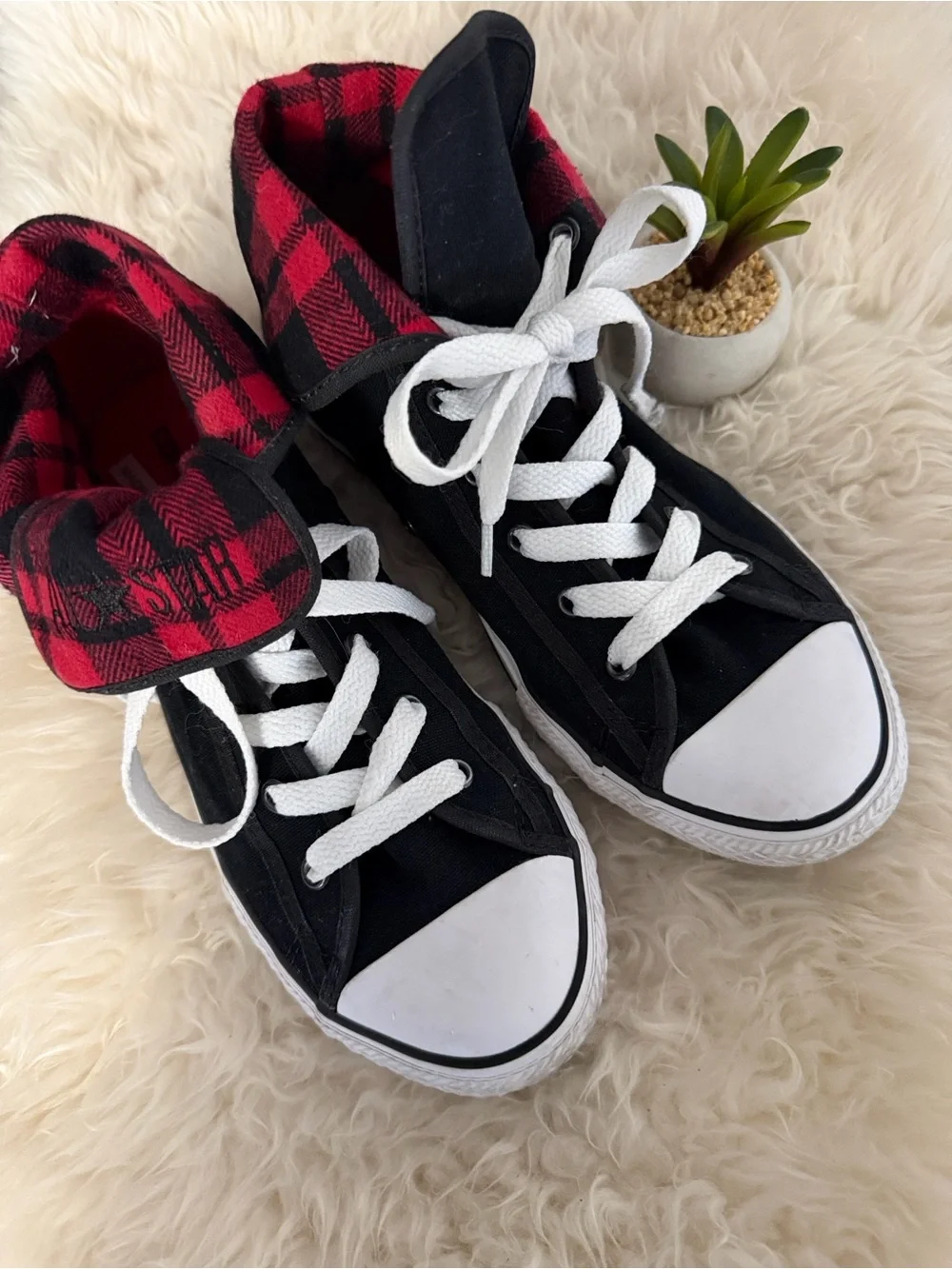 Converse Black High Top Sneakers Buffalo Print lining EUC - Picture 3 of 11